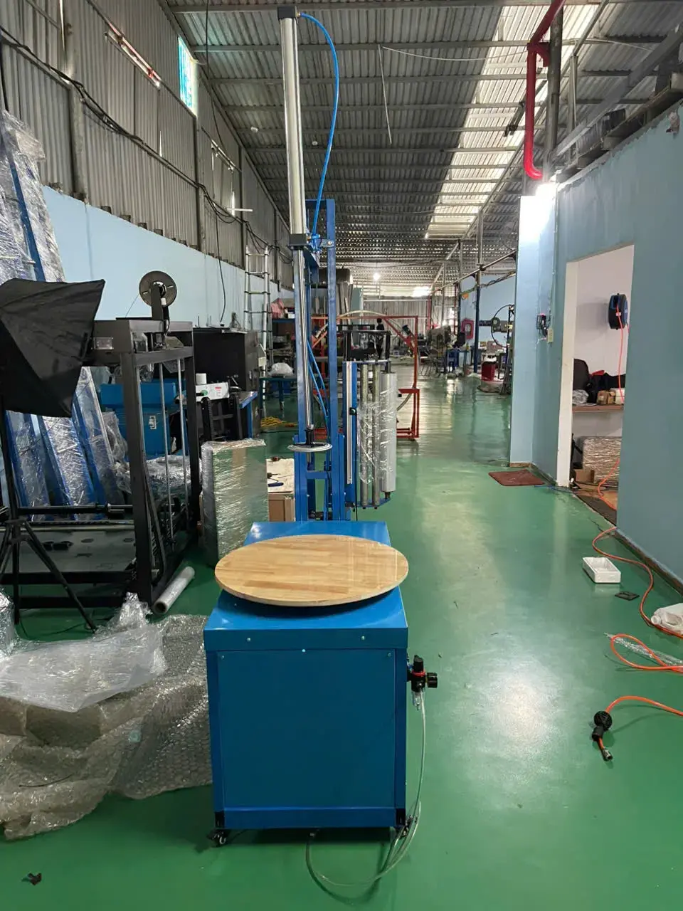 máy quấn màng co tự động